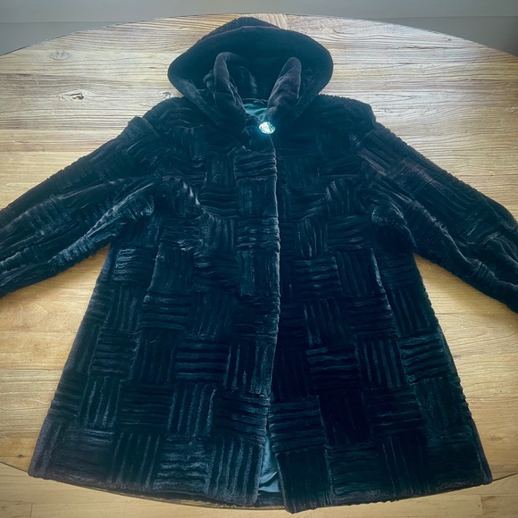 SOLD;Sheared Beaver stroller , Size 16 , Hood And Collar, Hand Clipped Texture - Picture 8 of 16